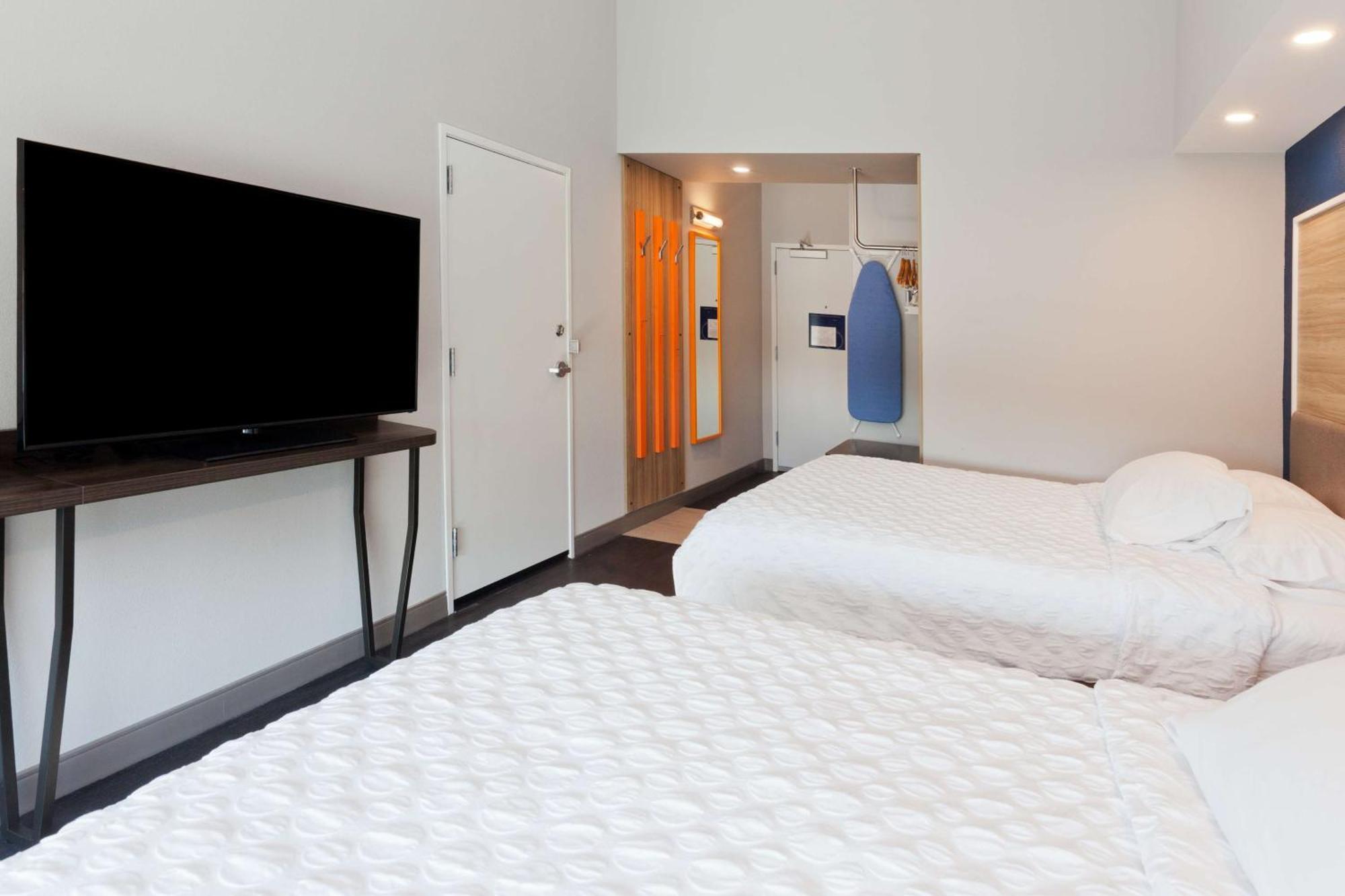 Tru By Hilton Auburn Hotel Buitenkant foto